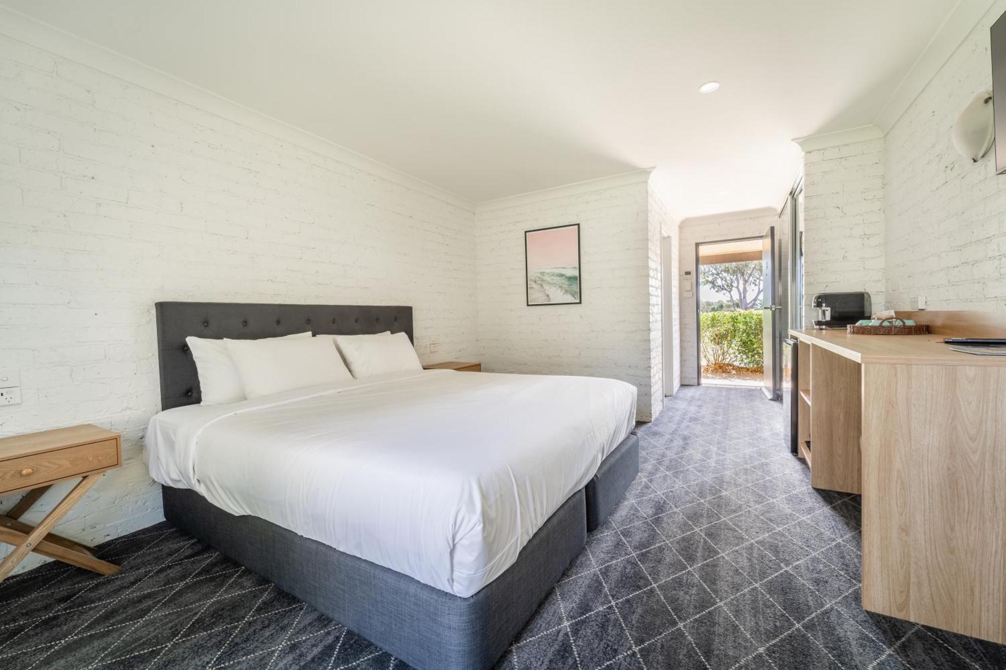 Lakeview Hotel Motel Шеллхарбор Экстерьер фото